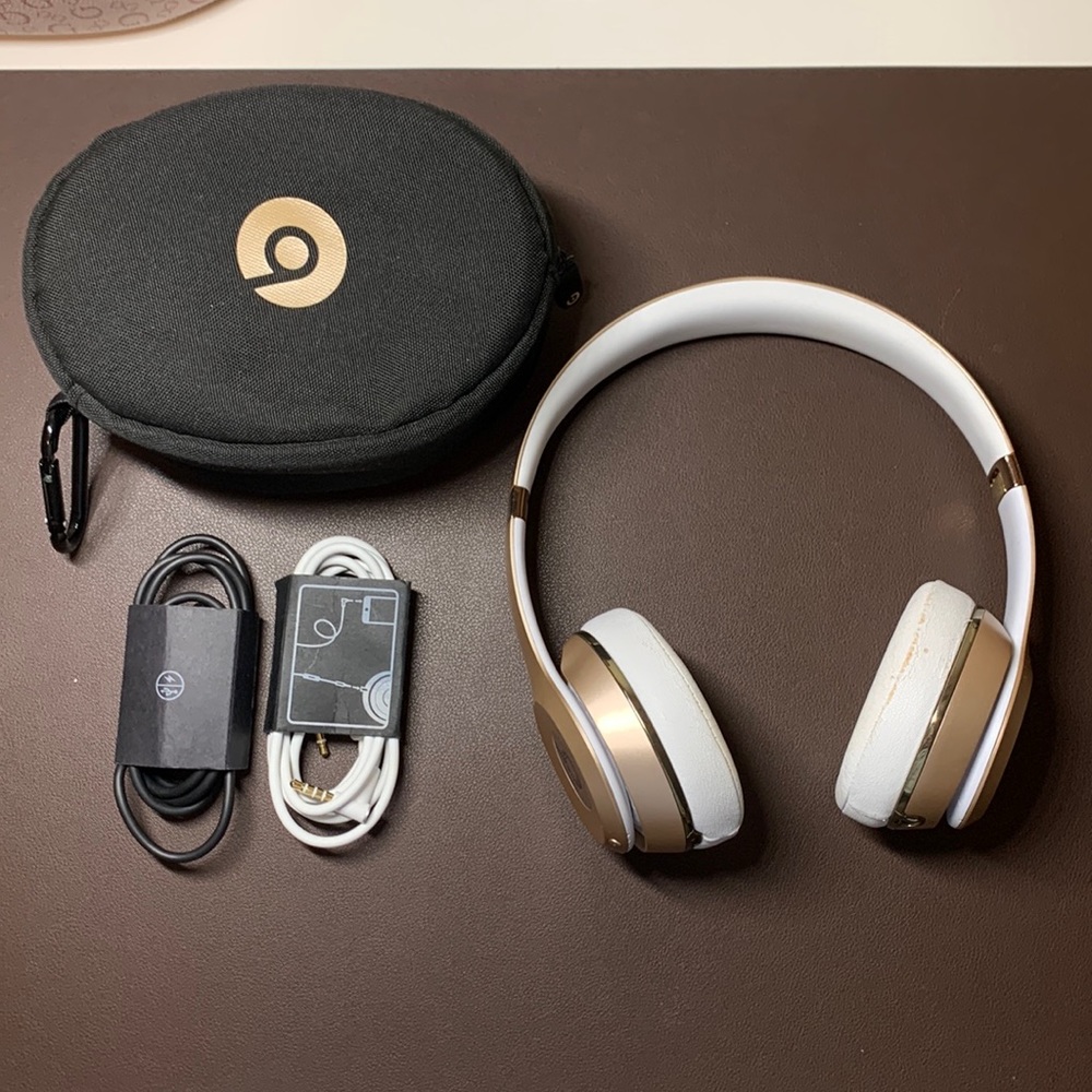 SOLD - Beats by Dr Dre Solo2 Wireless headphones